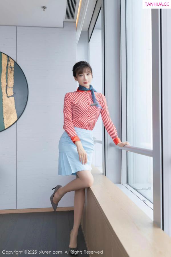 陆萱萱  [XiuRen]高清写真图 2025.10.30 No.10932 陆萱萱 性感制服第2张图片